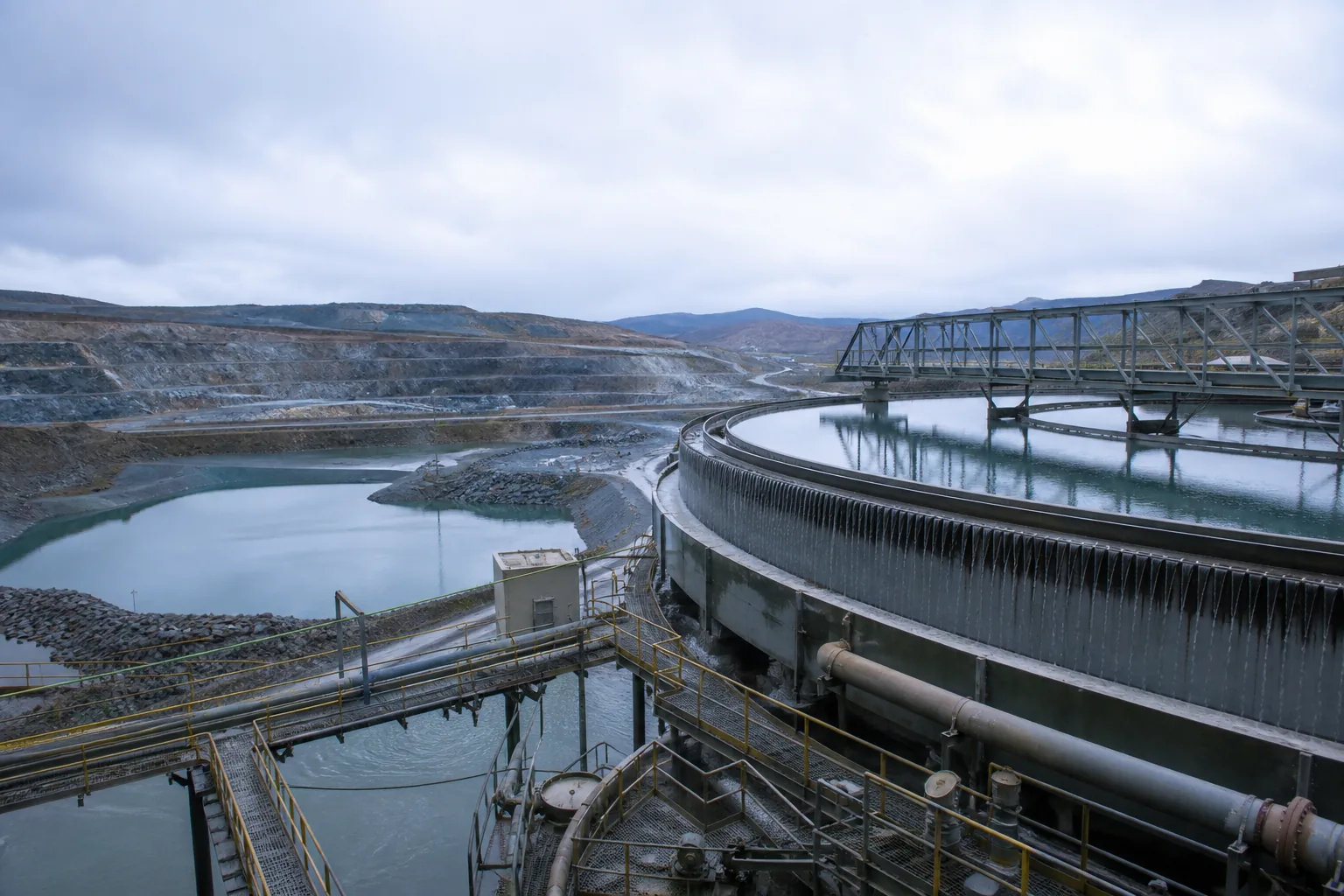 Mineral tailings thickener recovering clarified process water at a mine